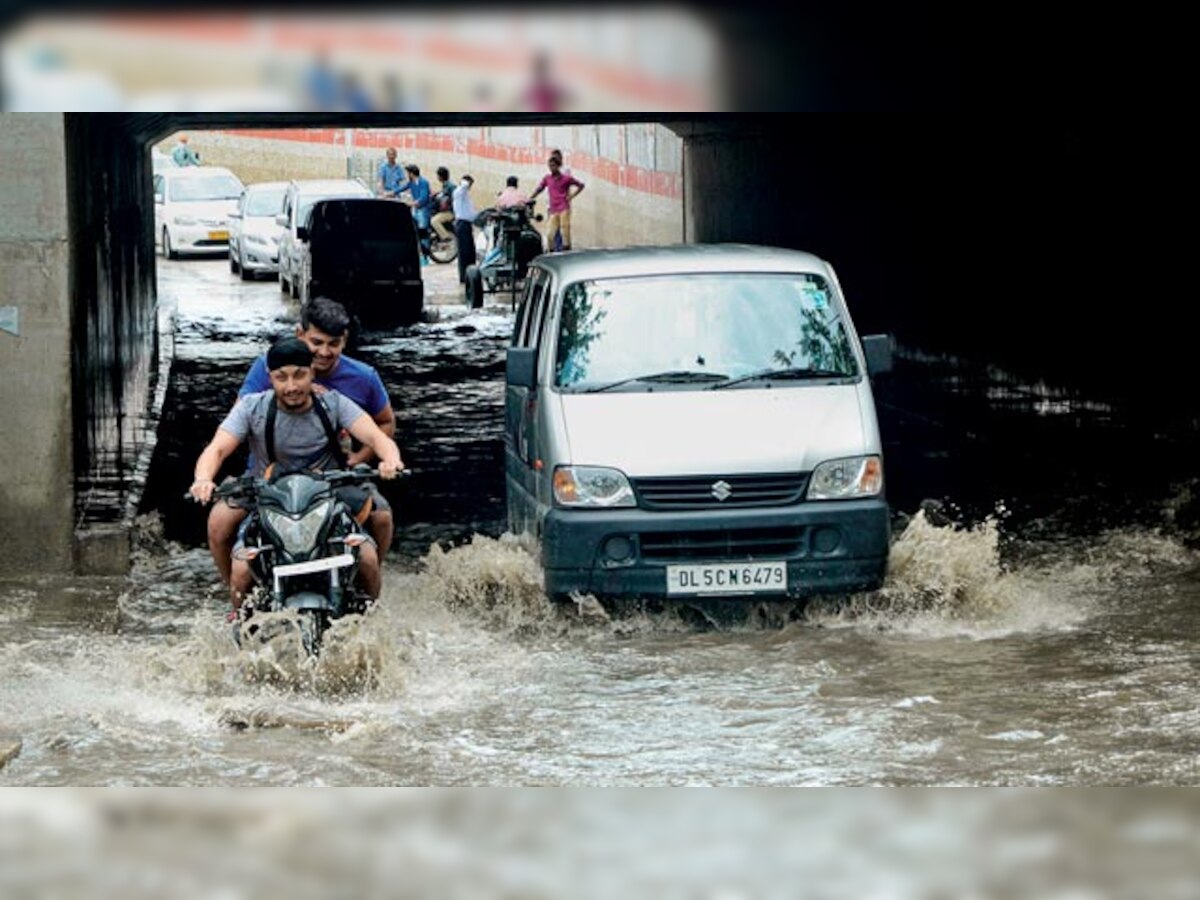 Waterlogged roads bring traffic to a halt