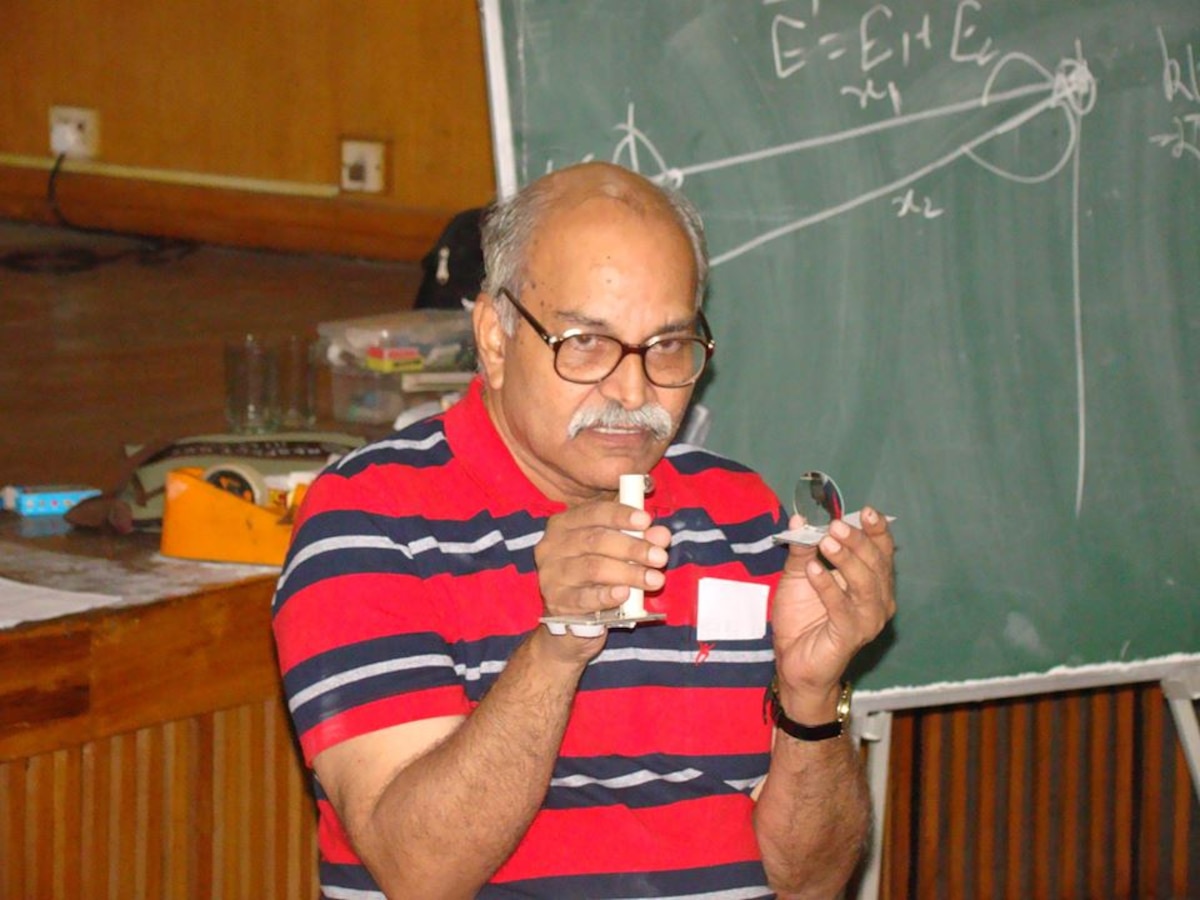 IIT Professor and beloved guru HC Verma announces retirement on Facebook, social media gets nostalgic