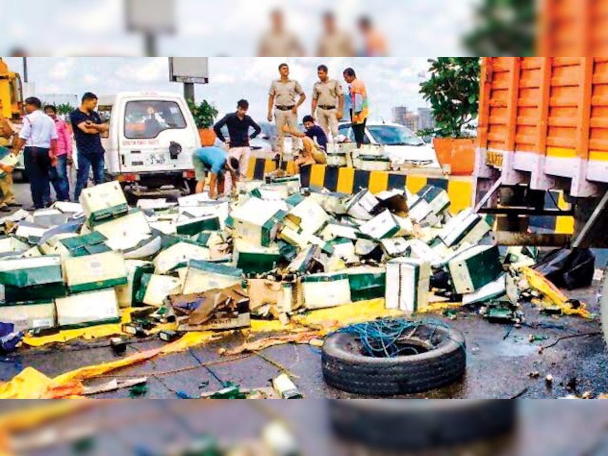 Truck carrying liquor topples on DND flyover