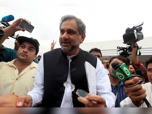 New Pakistan PM Shahid Abbasi consults ousted boss Nawaz Sharif on cabinet picks