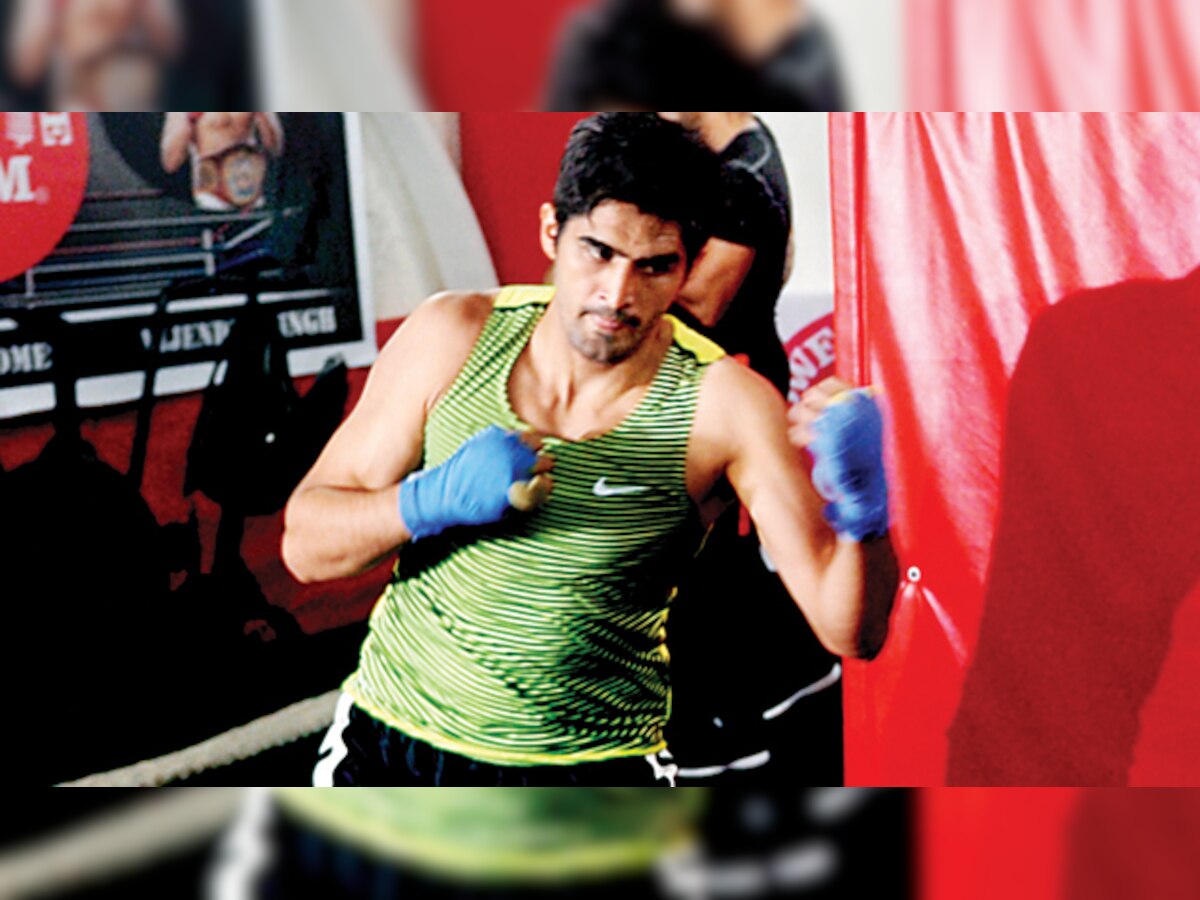 Vijender Singh shows off his moves ahead of bout