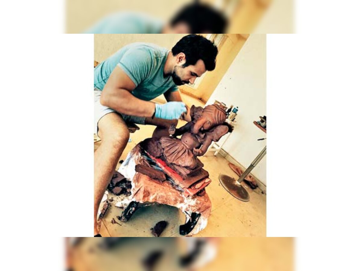 Rithvik Dhanjani carves his own Ganpati idol