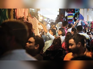 Colaba Causeway to history, art, and architecture