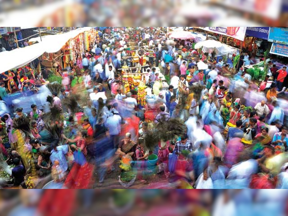 Dadar Market throws caution to the wind