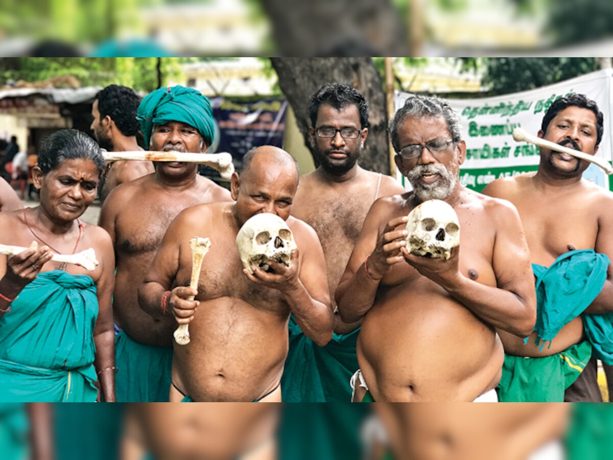 44 days on, TN farmers bite into skulls to draw govt's attention