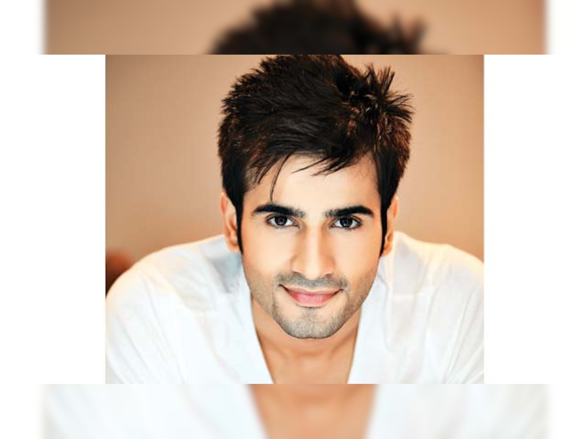 Karan Tacker to host a web show