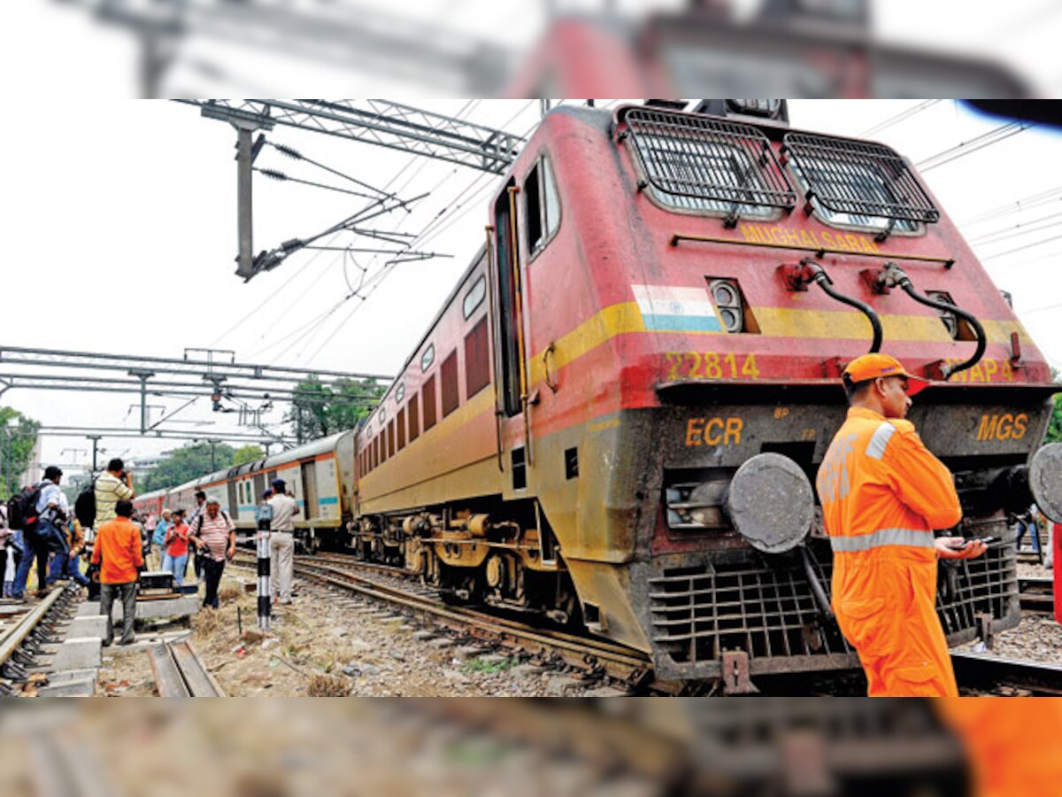 Rajdhani derails in heart of New Delhi