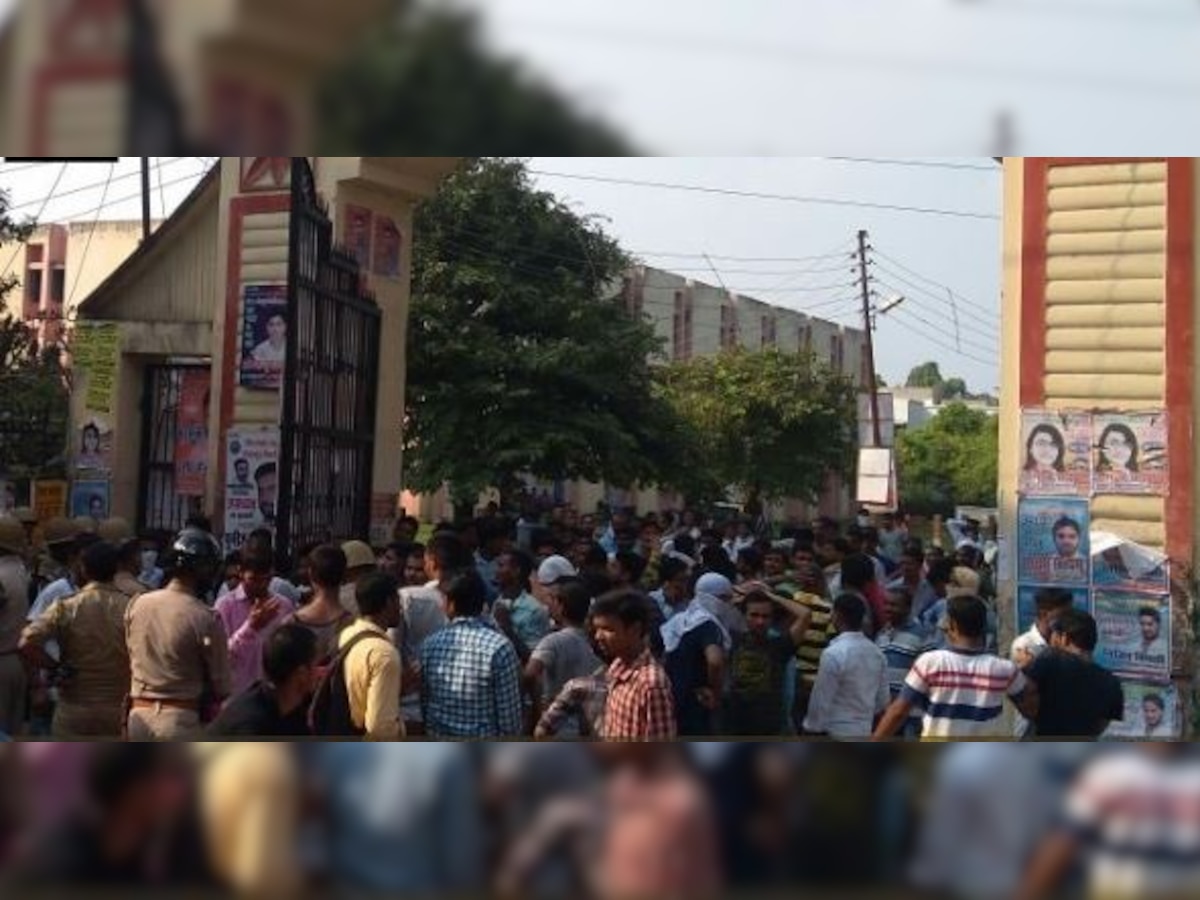 Gorakhpur: University students raise slogans after Dy CM refuses to give assurance on holding student elections