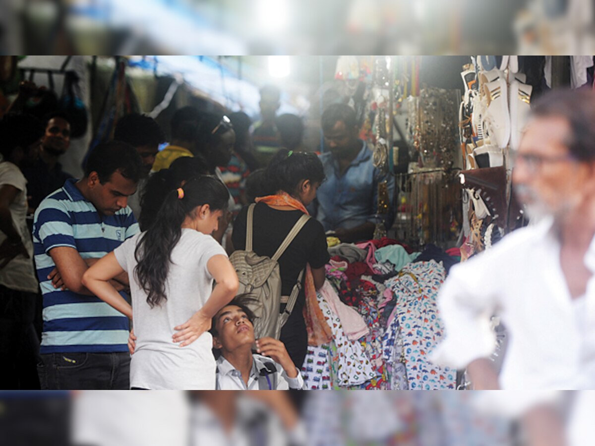 Despite BMC crackdown, hawkers throng Andheri, Juhu