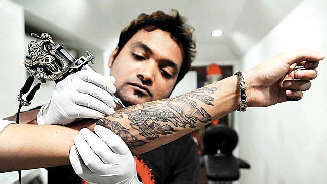 सरकर नकर करन ह त TATTOO क शक छड द  UPSC Vs Tattoo  Govt Job  Vs Tattoo  Prabhat Exam  YouTube