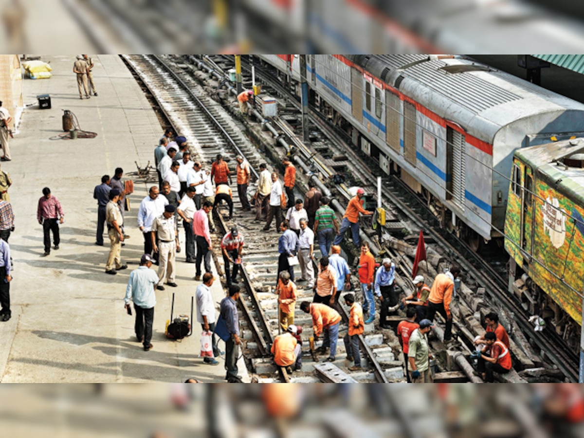 Jammu Tavi express derails at New Delhi station