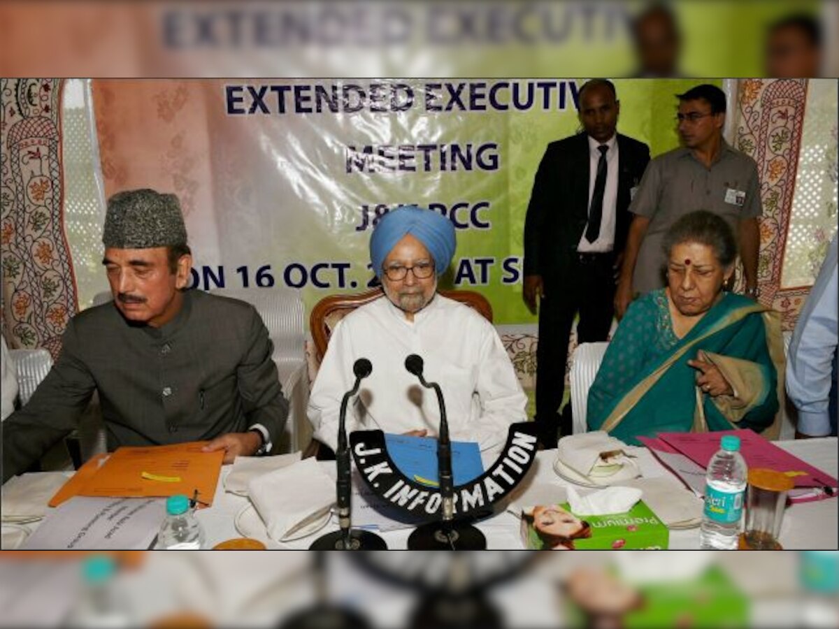 Manmohan Singh led Cong panel visits Kashmir, suggests govt to start dialogue with separatists 