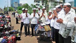 Scammed dabbawalas threaten strike