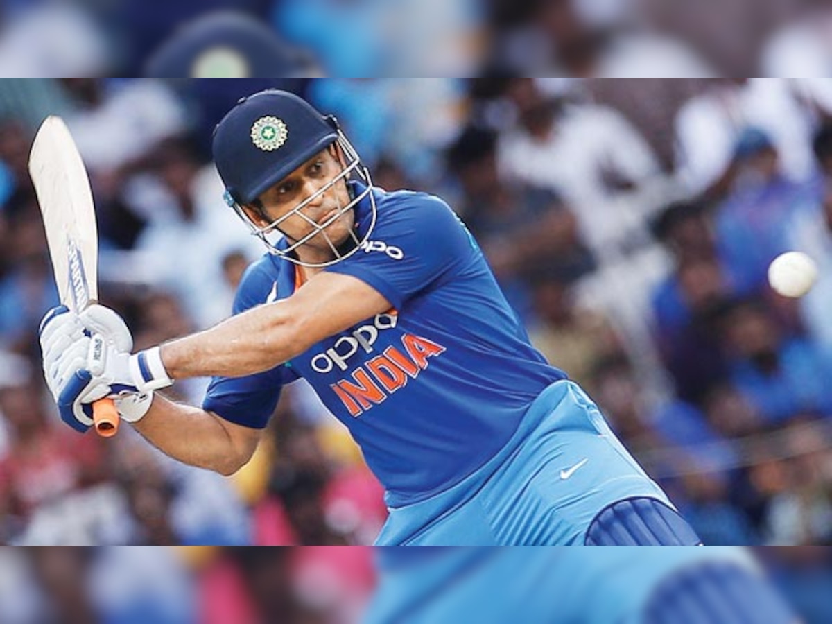 India v/s Australia: MS Dhoni drops anchor, rises again