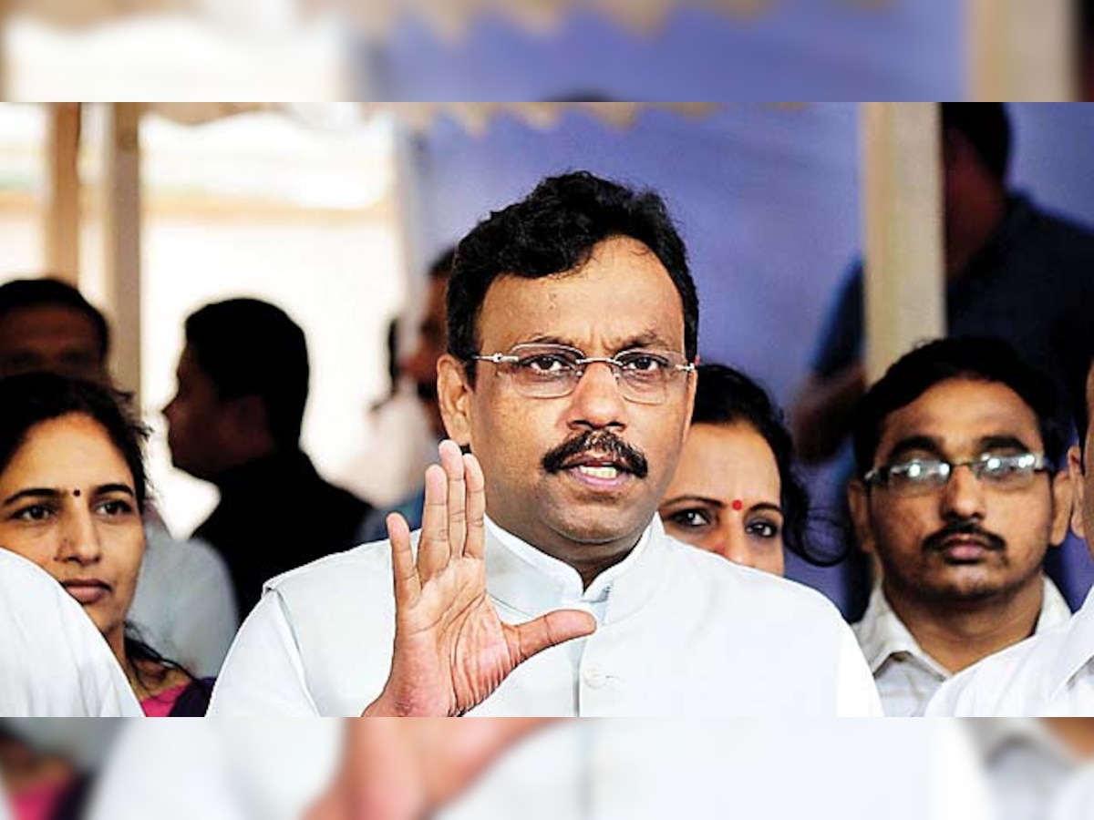 #DNAExclusive | Maharashtra Minister Vinod Tawde's OSD sought money: Govt officer