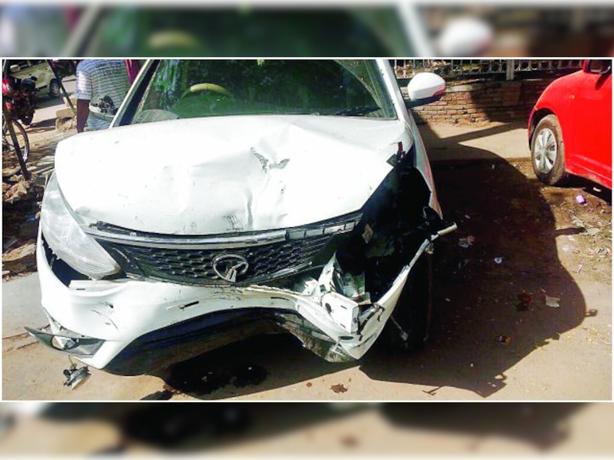 3 cops injured as speeding sedan rams PCR van, 2 arrested