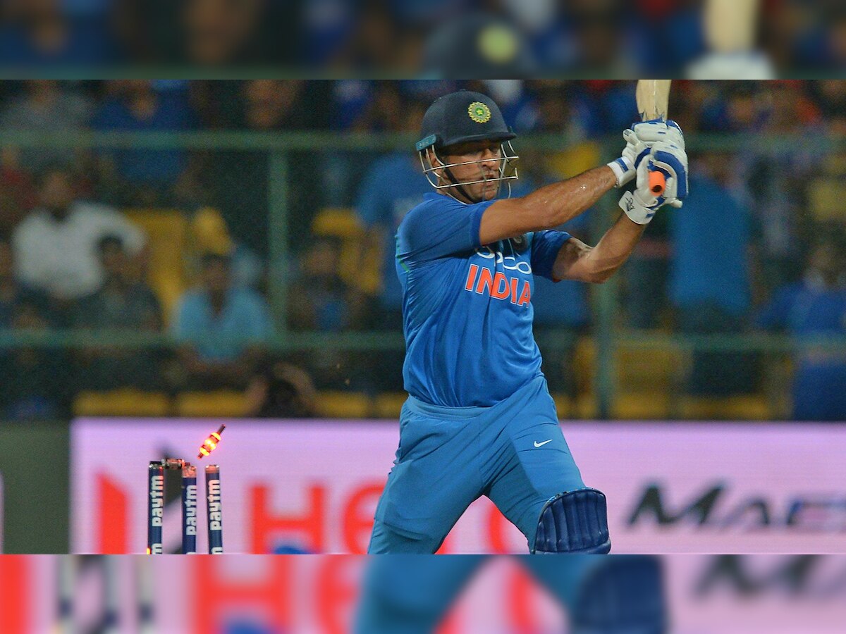 India v/s Australia, 4th ODI | 'Is Virat Kohli out of his mind': Skipper slammed for sending MS Dhoni to bat at No.7