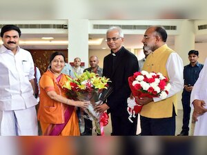 Father Tom Uzhunnalil held ISIS captive for 18 months reaches Bengaluru