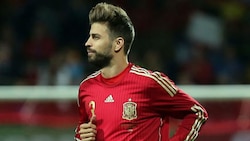 Gerard Pique abused by fans during Spain training session