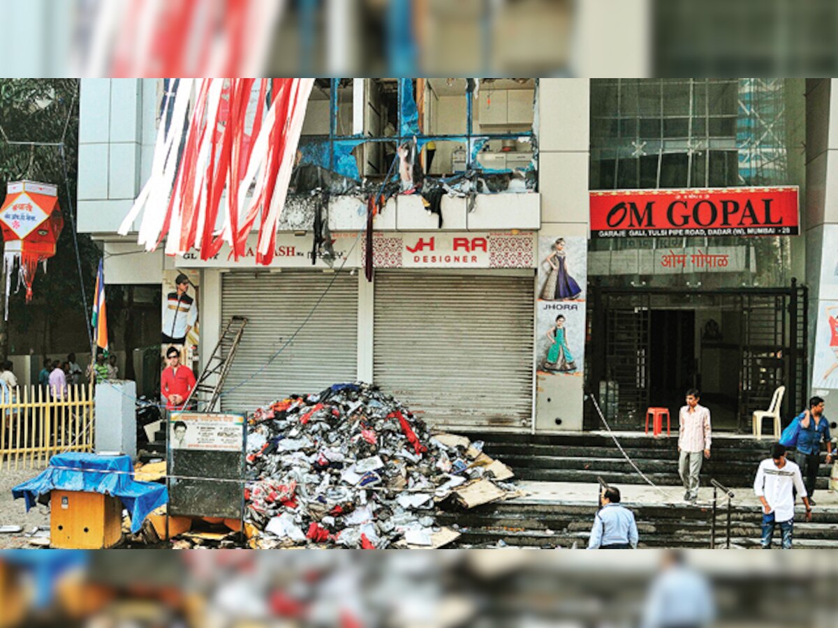 Garment showroom in Dadar mall gutted