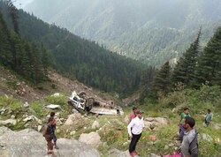 Himachal Pradesh: At least 3 killed, 18 injured after bus tumbles down 400 feet gorge