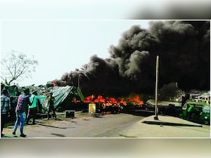 Fire destroys 15 slum houses in Chandola