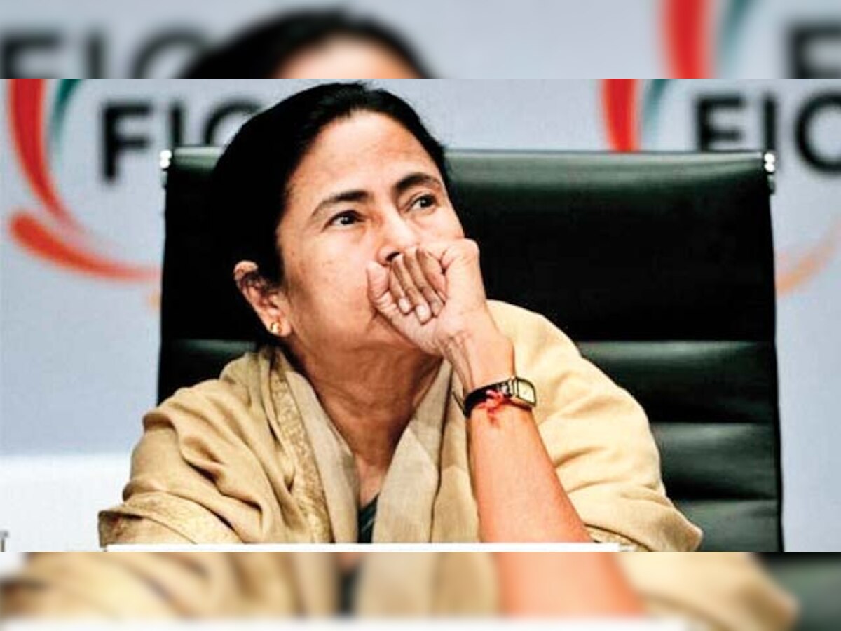 Mamata Banerjee: Use ‘black DPs’ to protest GST, note ban