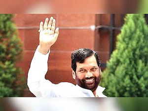 Gujarat elections 2017: BJP fields Ram Vilas Paswan for its 'Dalit outreach' to take on Jignesh Mevani