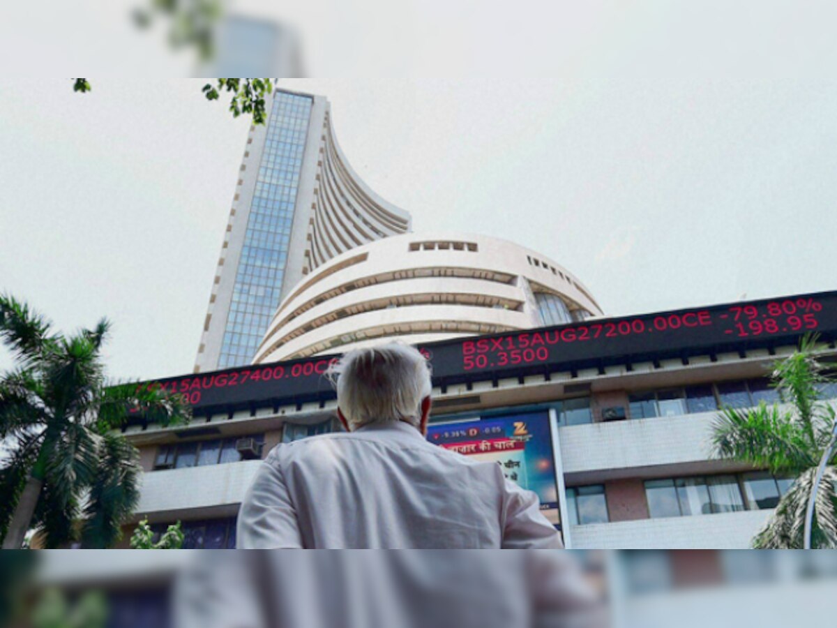 As rate cut hopes dim, Sensex falls 92 points to close below 33,000