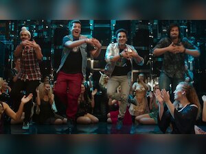 'Fukrey Returns' song 'Mehbooba': Put on your dancing shoes & groove to the revisited version of Dharmendra's iconic song!