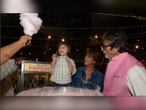Aww-dorable! AbRam thinks Amitabh Bachchan is Shah Rukh Khan's 'papa'