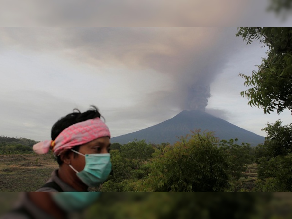 40,000 people evacuated, thousands stranded as Bali volcano closes airport