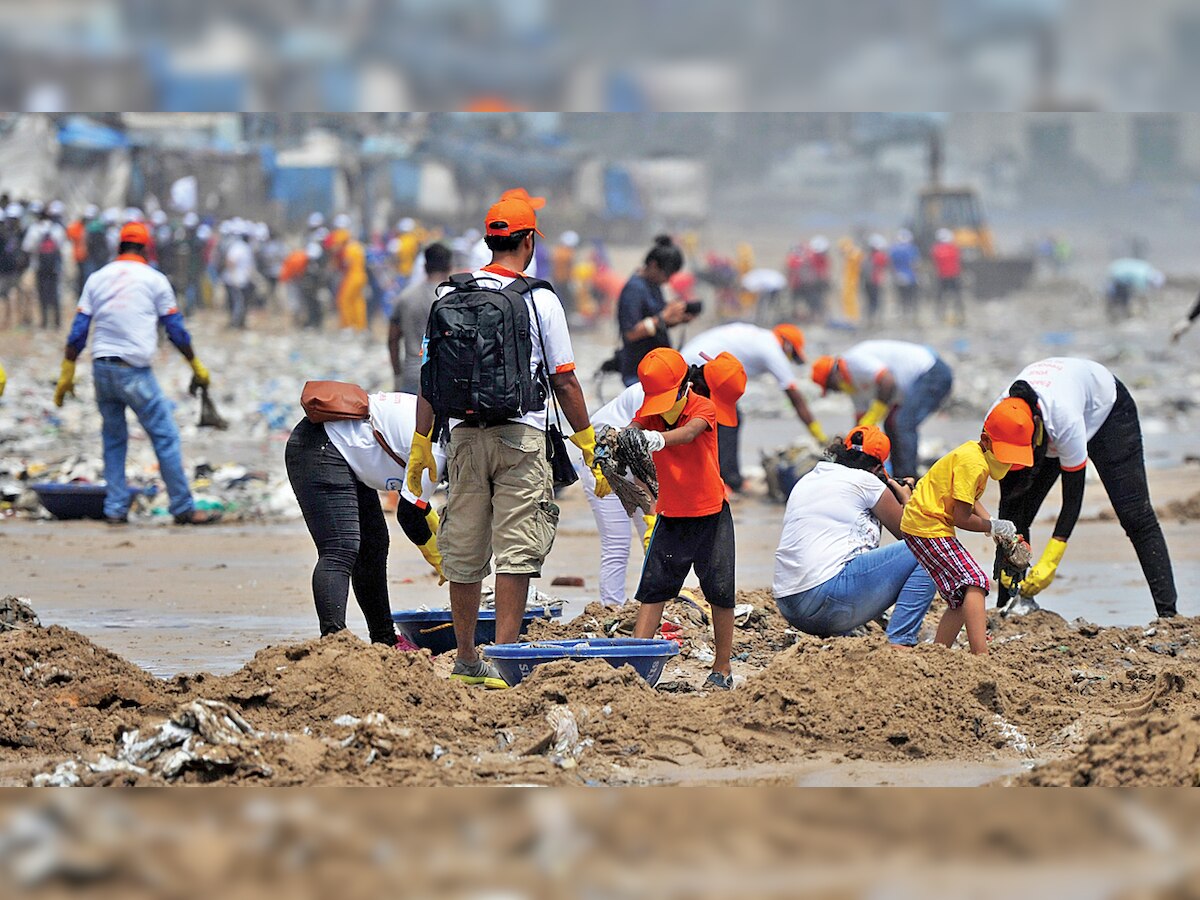 Versova beach clean-up resumes, Aaditya Thackeray to join in