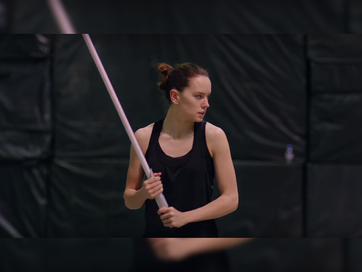 Daisy Ridley, cast of 'Star Wars' swing lightsabers in 'The Last Jedi' behind the scenes featurette