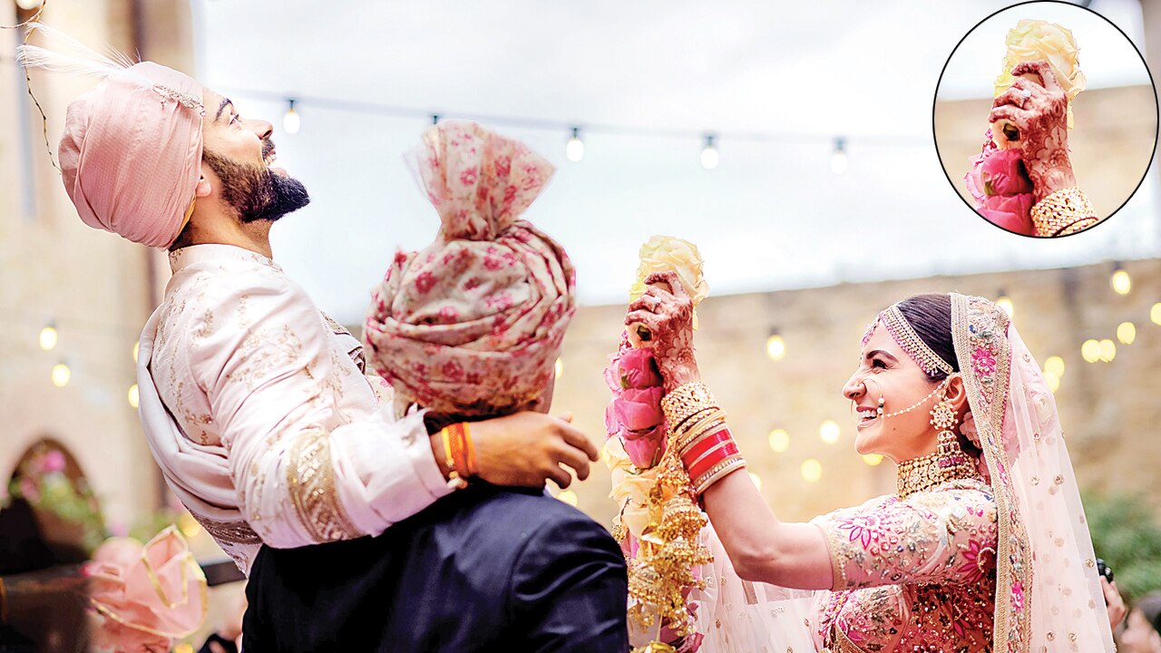 OMG Virat Kohli Removes His Wedding Ring - YouTube