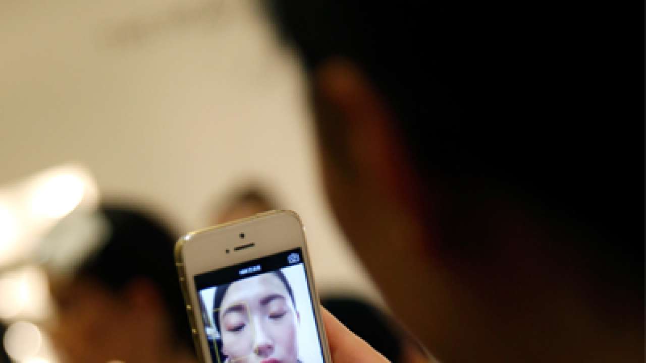 Selfitis - the obsession with selfies - may be a real mental disorder!