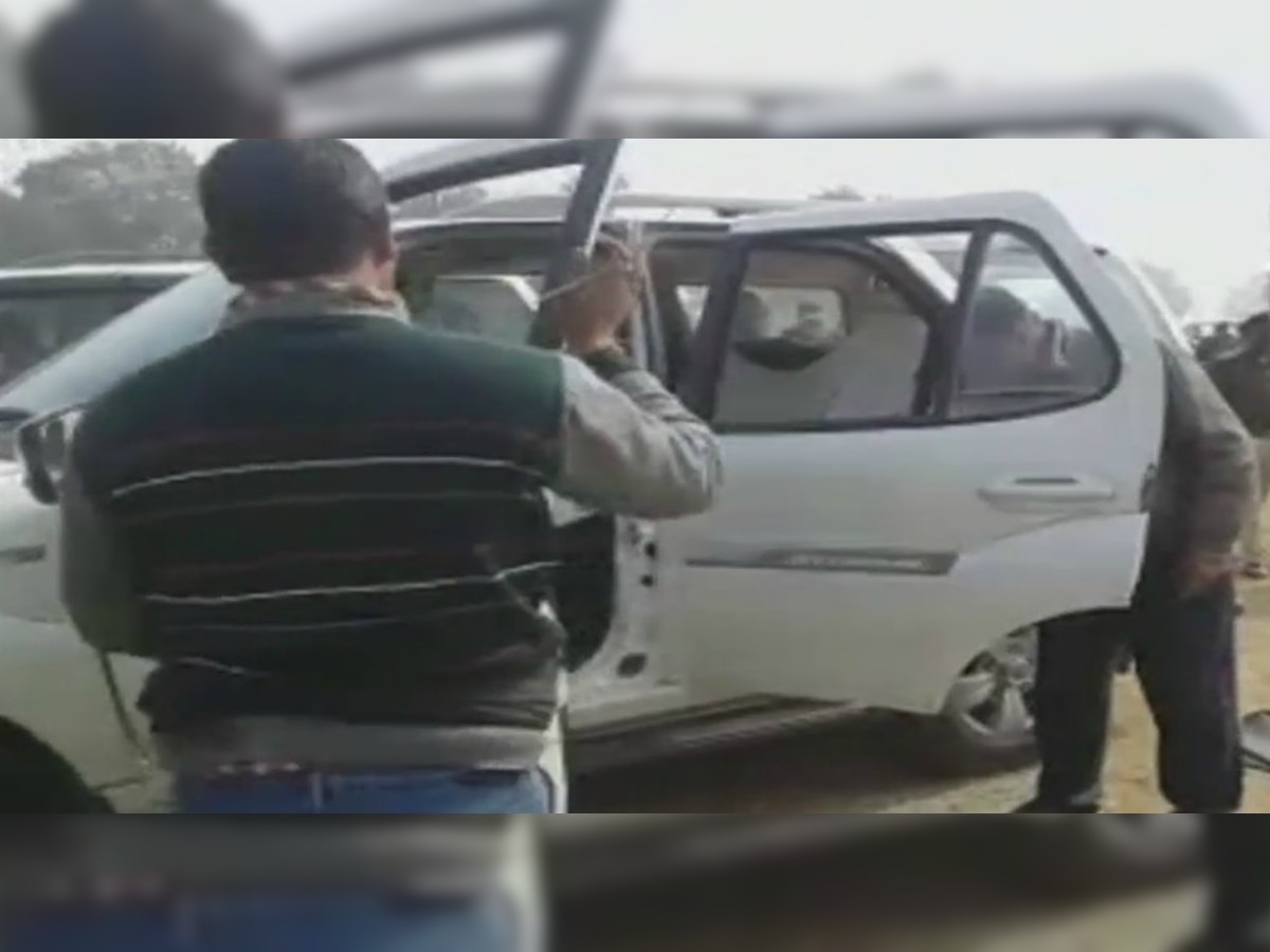 Bihar CM Nitish Kumar's convoy attacked by angry villagers, securitymen injured 