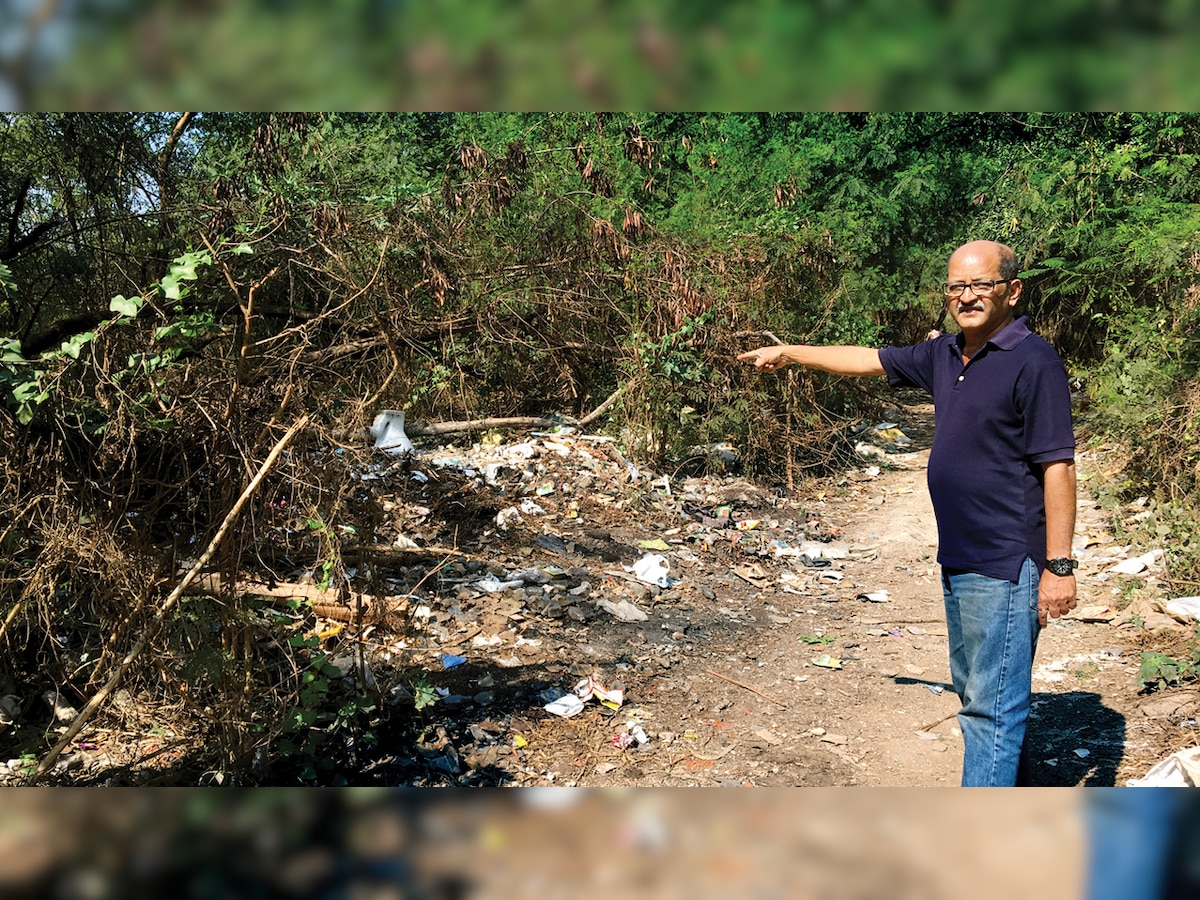 Yari Road locals file plaint over burning trash near mangroves