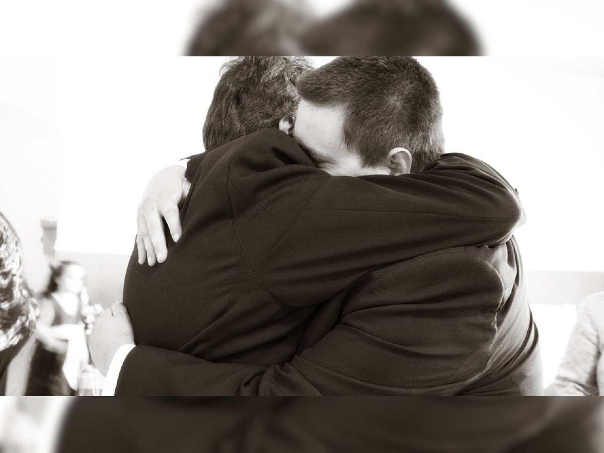 Feelings determine from which side we hug each other, explains study