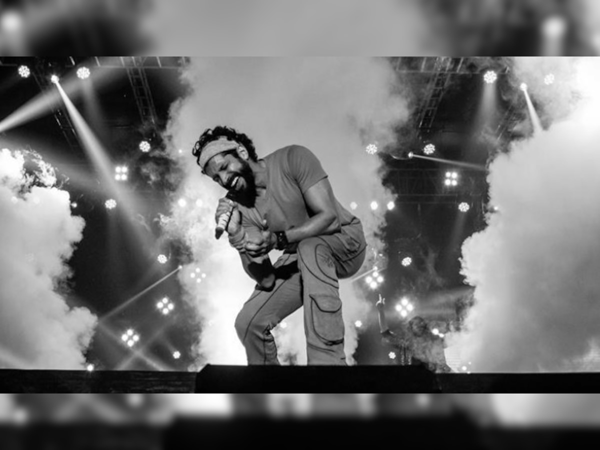 Top 5 songs of Farhan Akhtar that are a hit with the crowd during concerts!