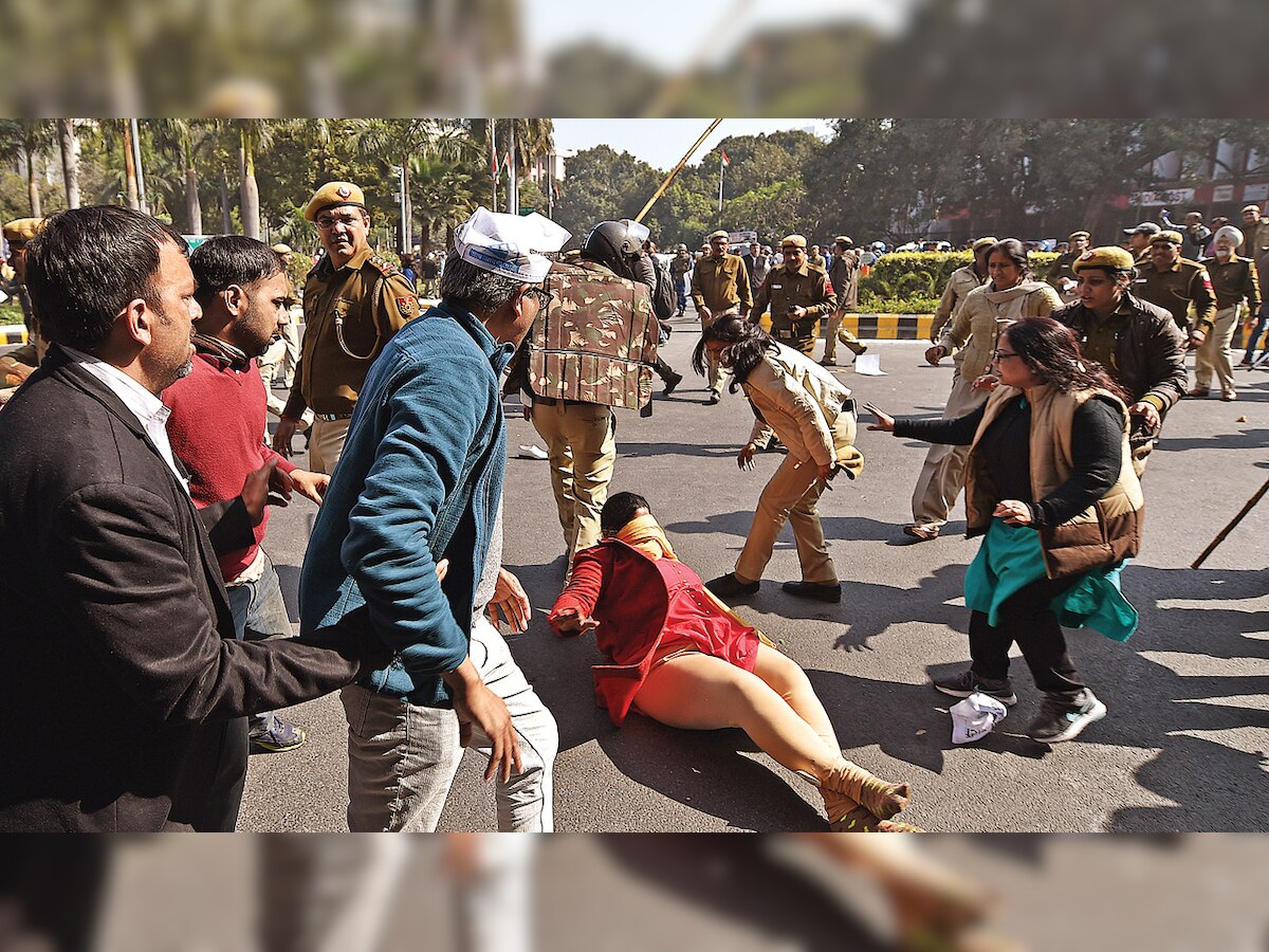 AAP-LG fight escalates on shop sealing in Delhi