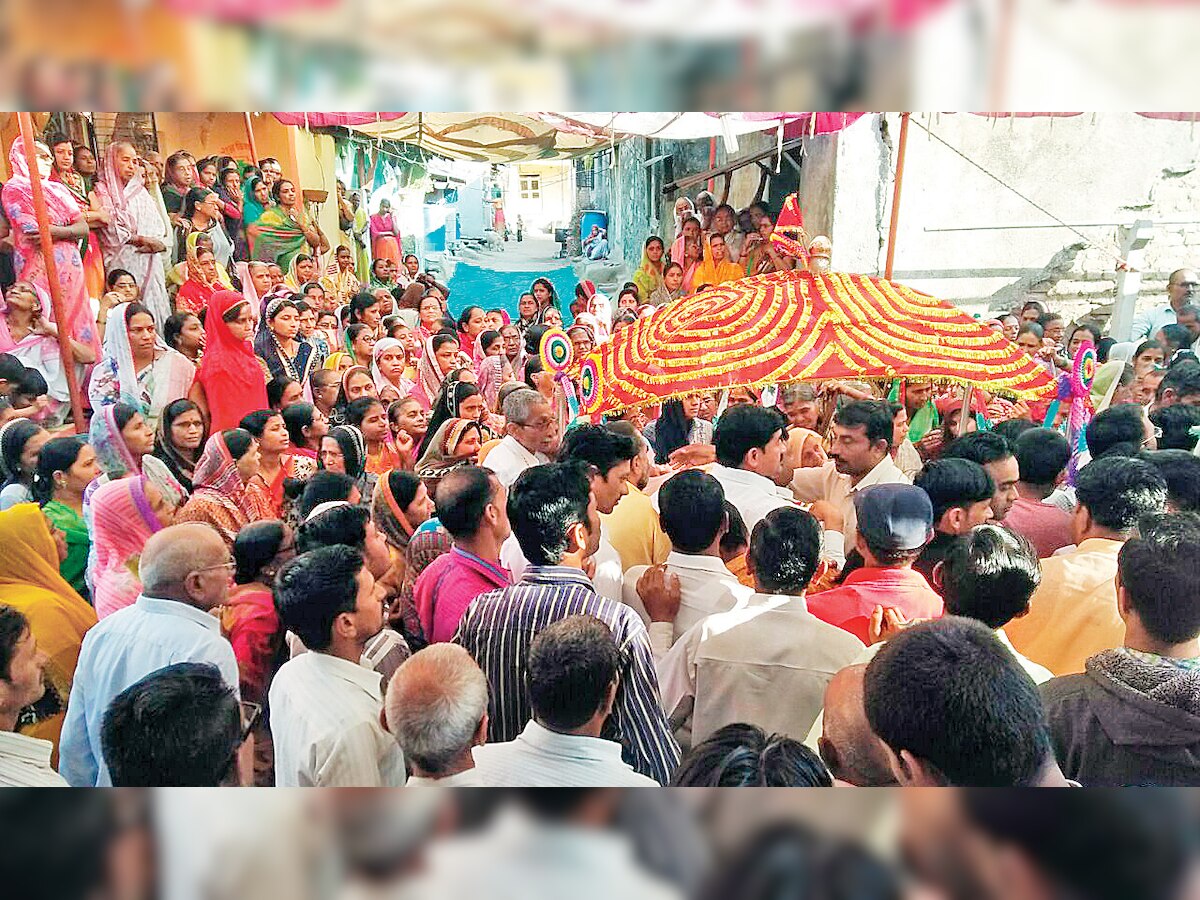 Devendra Fadnavis orders probe into Dhule farmer's death