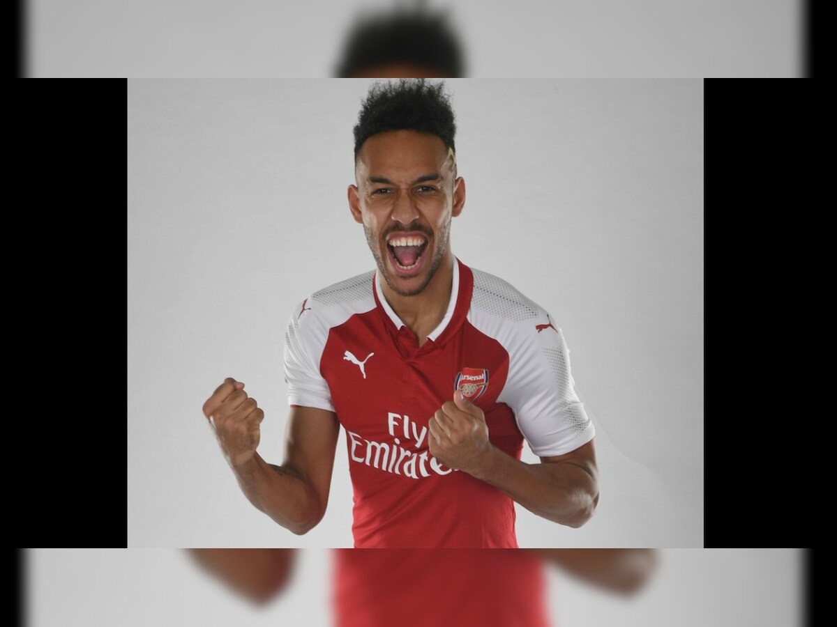 Arsenal sign striker Pierre-Emerick Aubameyang in club record transfer