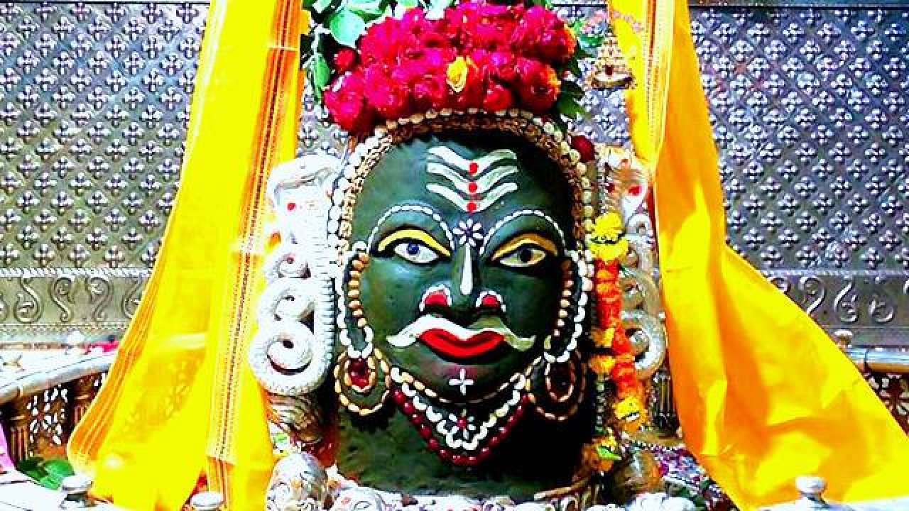 Ujjain Mahakaleshwar Temple Baba Mahakal Decorated With Hemp And Dry Fruits  - Amar Ujala Hindi News Live - Ujjain News:अमावस्या पर कीजिए बाबा महाकाल के  दर्शन, भांग और मेवे से किया गया