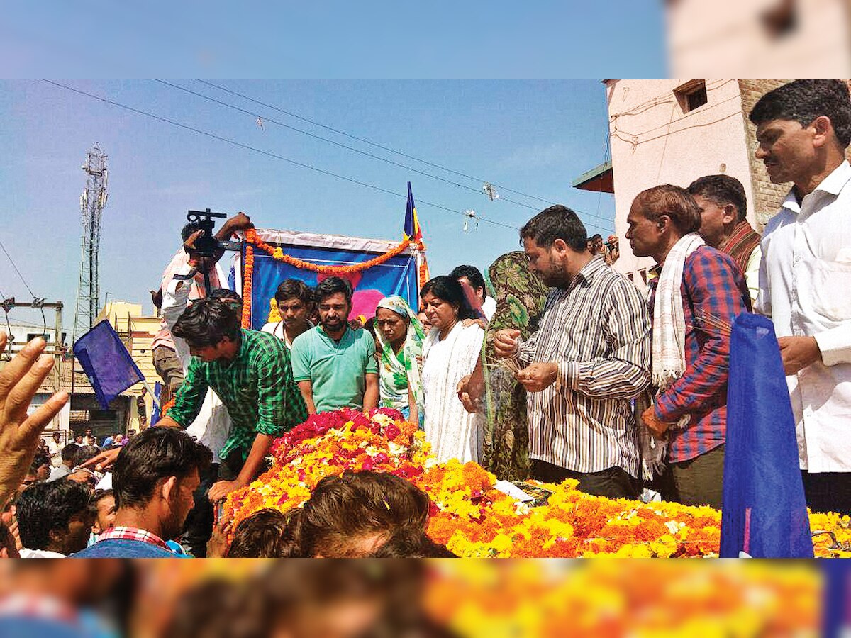 Kin accept Bhanubhai Vankar's body after midnight meets