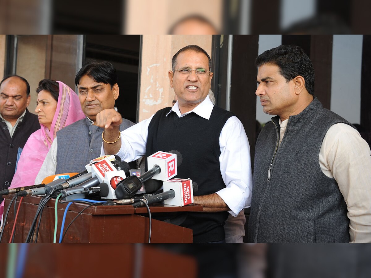 Din-raat: Congress uses viral fever in House