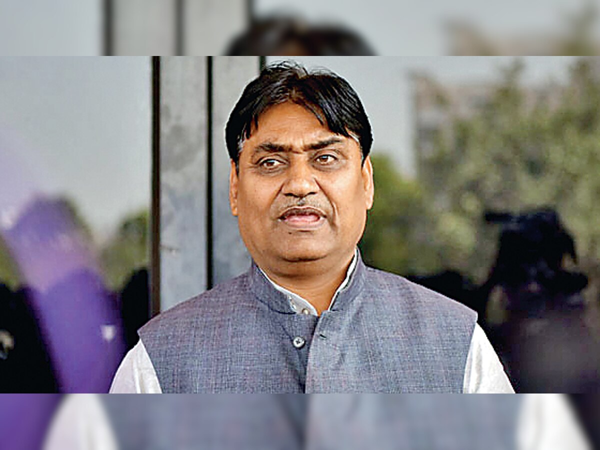 Peasants’ plight: Congress whip Govind Singh Dotasara tries to corner govt