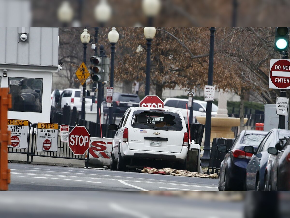Armed woman in van rams into White House barrier, arrested