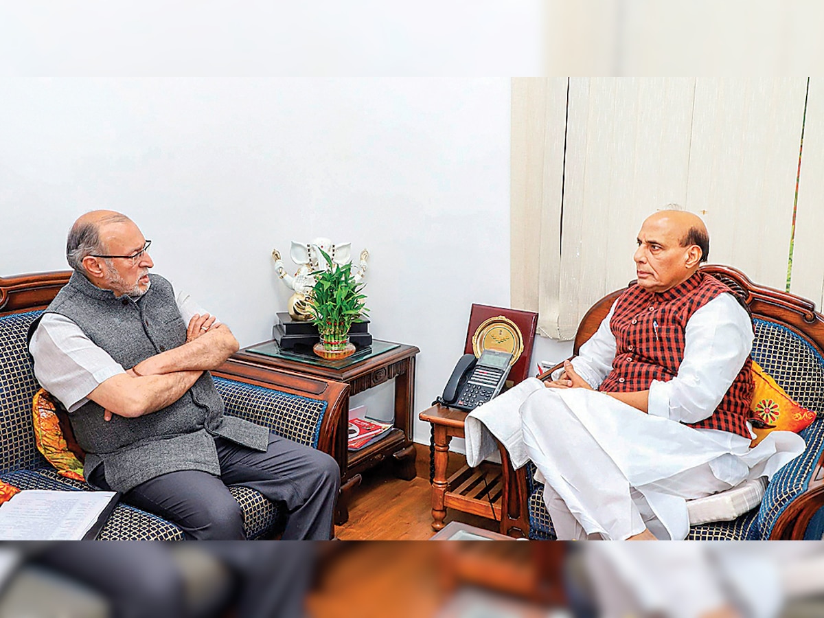 Rajnath Singh meets L-G, to discuss CS assault