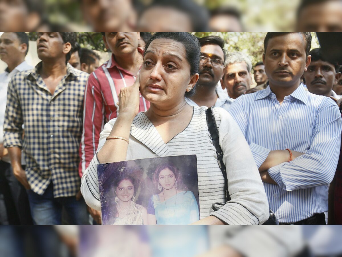 Sridevi final journey live updates: India bids adieu to 'Roop ki Rani', fans throng Andheri residence